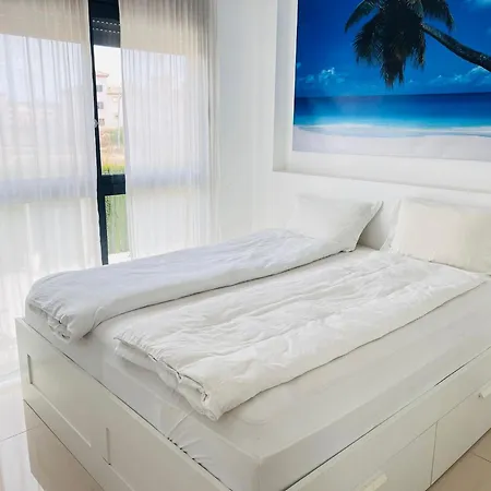 Zenia 8 Sleeps - Private Pool *